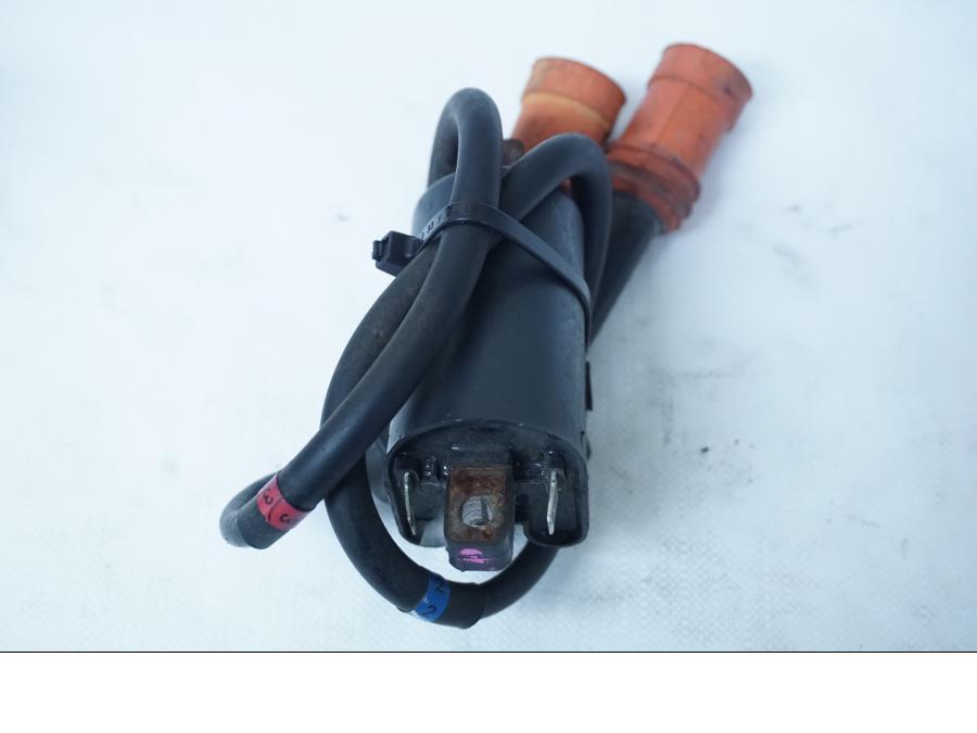 Framsidan på Tändspole från en Yamaha YZF 1000 R -1997 motorcykel.