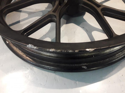 Höger sida på Fälg från en Aprilia RS 125 -2017 motorcykel.