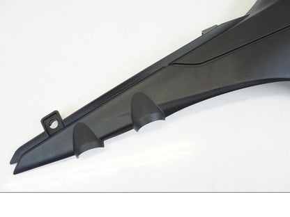 Snett uppifrån på Sidopanel från en Ducati Streetfighter V4 -2020 motorcykel.