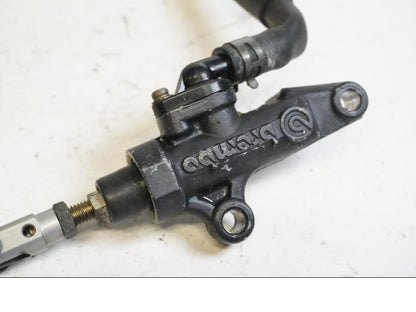 Baksidan på Bromshuvudcylinder från en Yamaha YZF R6 -2000 motorcykel.