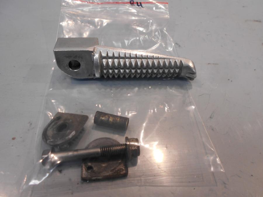 Baksidan på Fotpinne från en Yamaha TRX 850 -1996 motorcykel.