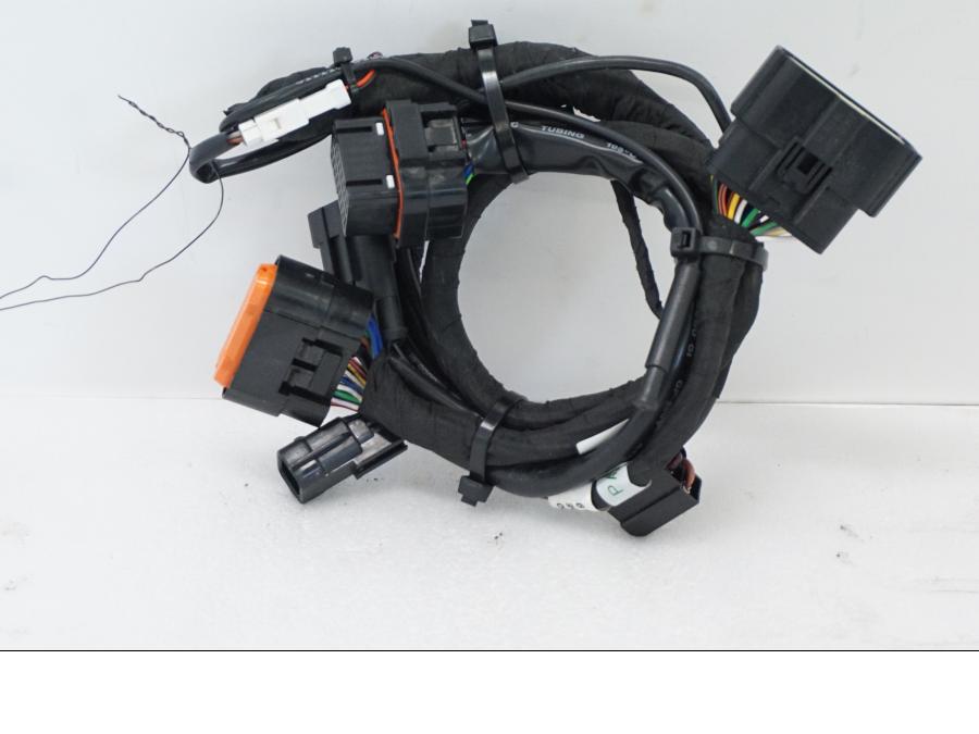 Framsidan på Kablage från en KTM 1290 Super Adventure R -2021 motorcykel.