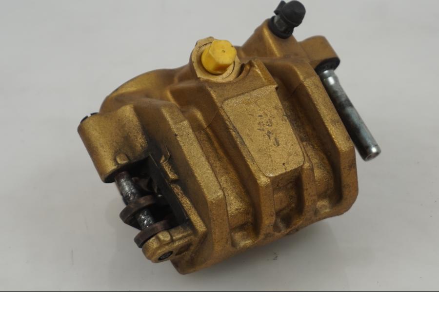 Baksidan på Bromsok från en Triumph Street Triple -2009 motorcykel.