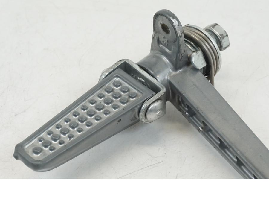 Extrabild4 på Fotpinnesats från en Universal Universal -0 moped.