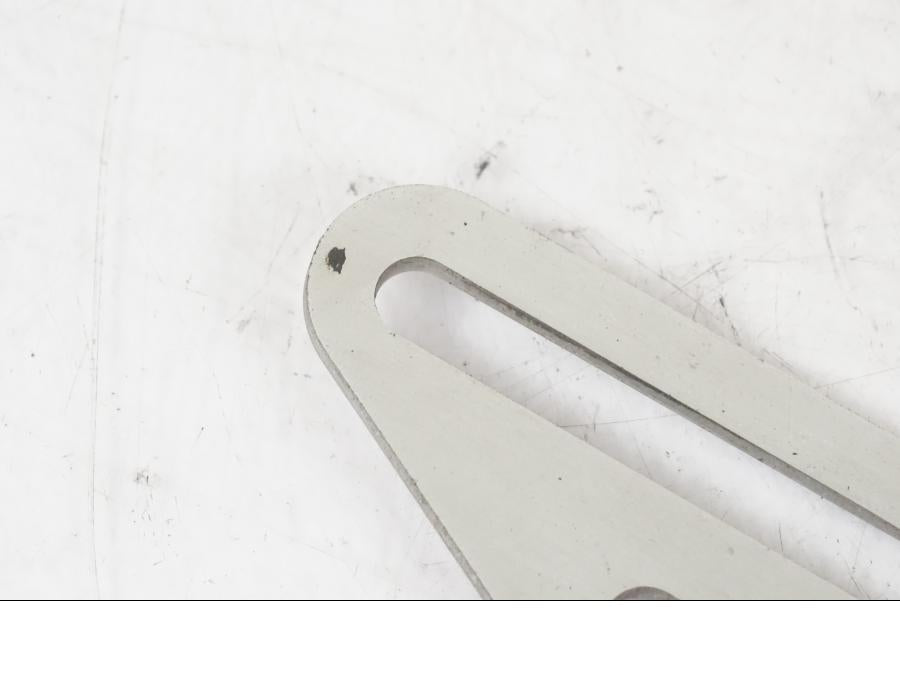 Vänster sida på Fotpinnehälskydd från en Kawasaki ZZ-R 1400 -2009 motorcykel.