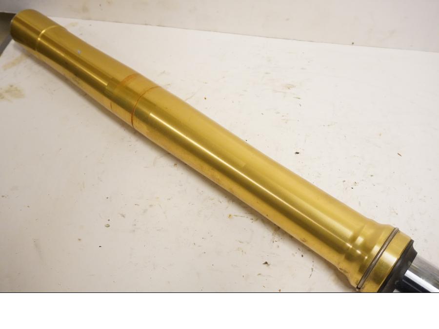 Vänster sida på Gaffelben från en Honda CRF 250 -2013 motorcykel.