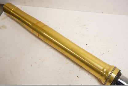 Vänster sida på Gaffelben från en Honda CRF 250 -2013 motorcykel.