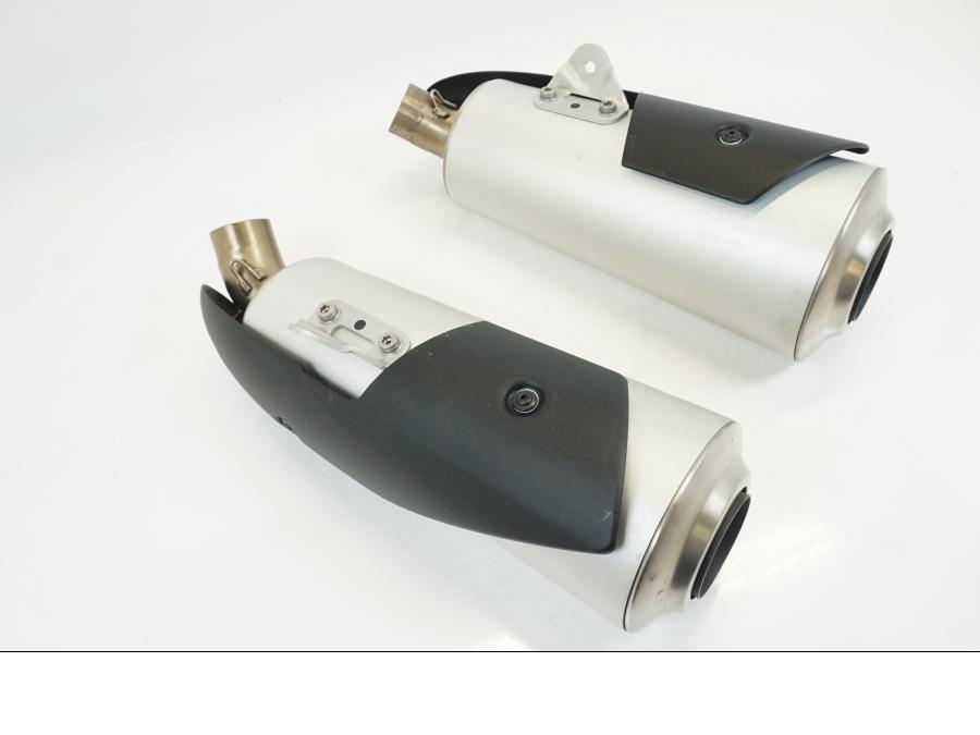 Framsidan på Ljuddämpare från en Ducati Monster 796 -2013 motorcykel.