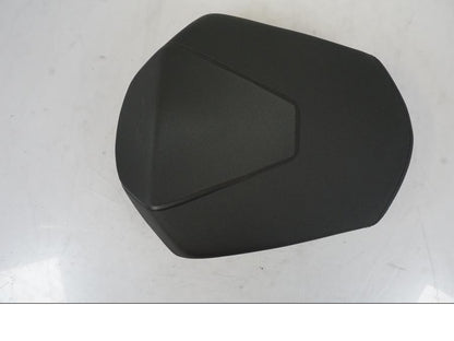 Snett nerifrån på Sadel från en KTM 1290 Super Duke -2019 motorcykel.