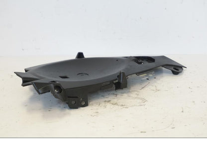 Snett nerifrån på Undertail från en Kawasaki ER-6N -2012 motorcykel.