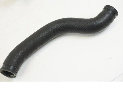 Snett uppifrån på Vattenkyl Slang Set från en Kawasaki VN 800 -2000 motorcykel.