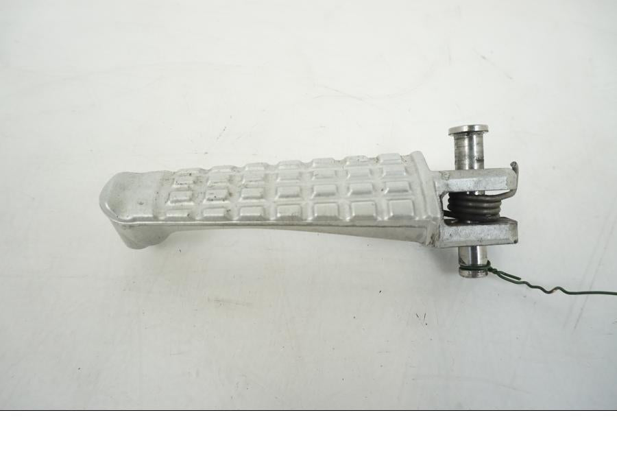 Framsidan på Fotpinne från en Triumph Speed Triple -2009 motorcykel.