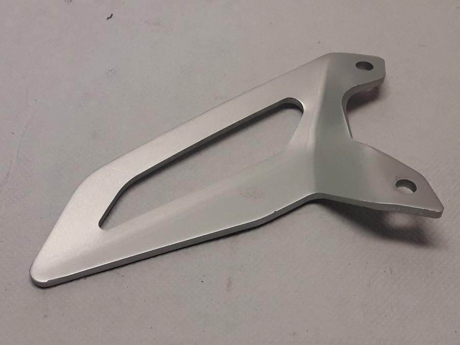 Baksidan på Fotpinnehälskydd från en Ducati 1299 Panigale -2016 motorcykel.