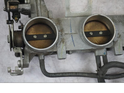 Höger sida på Spjällhus från en Triumph Tiger -2009 motorcykel.