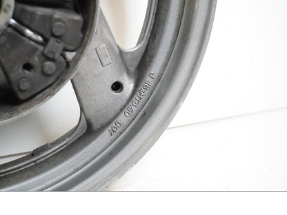 Höger sida på Fälg från en Yamaha FJ 1200 -1989 motorcykel.