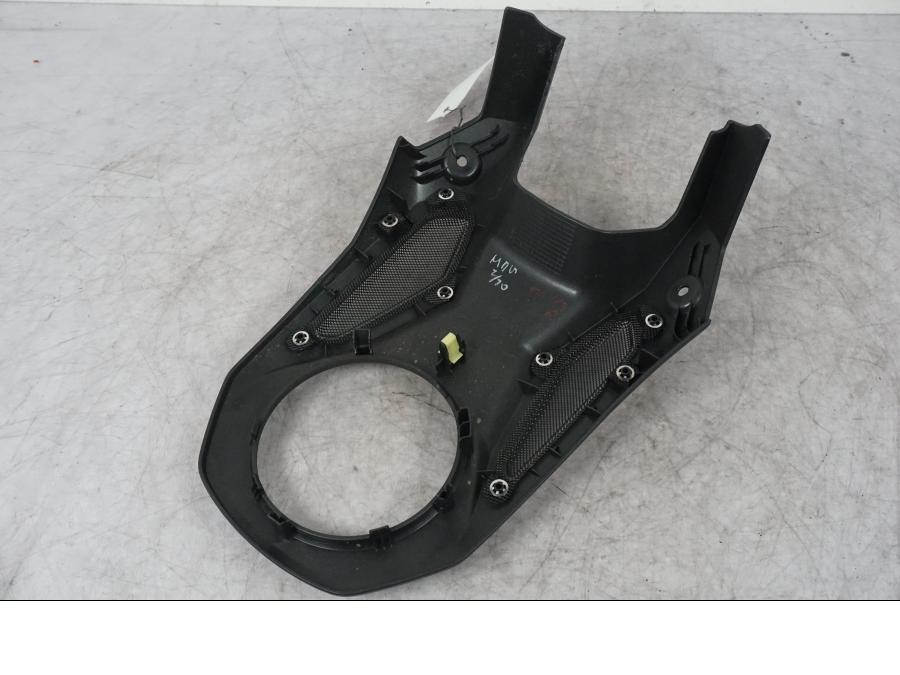 Vänster sida på Bensintankskåpa från en Yamaha MT-09 -2024 motorcykel.