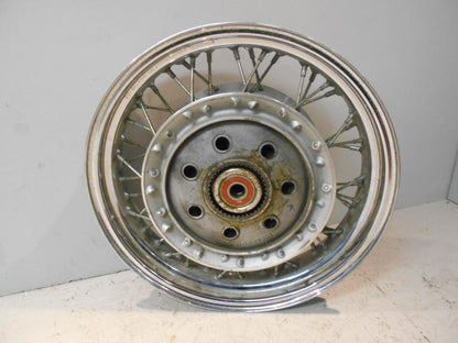 Baksidan på Fälg från en Kawasaki VN 1500 -1996 motorcykel.