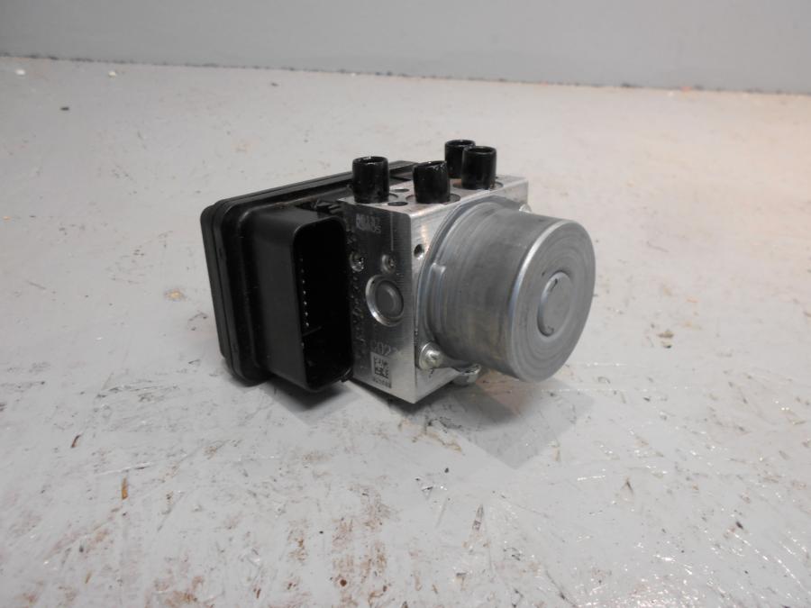 Framsidan på ABS Modulator från en Kawasaki Ninja H2 -2018 motorcykel.