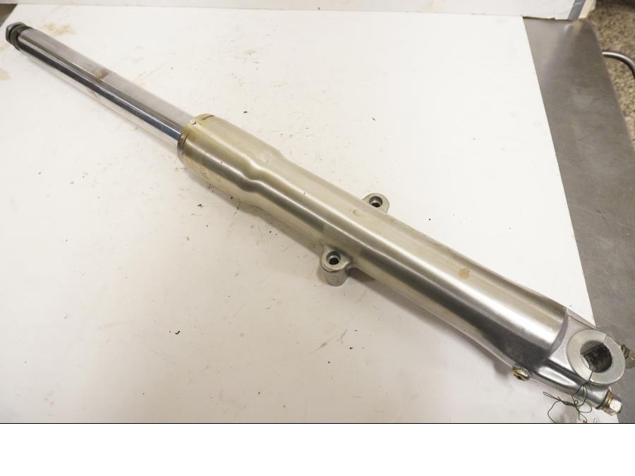 Framsidan på Gaffelben från en H-D Softail Heritage Classic FLSTC/I -1995 motorcykel.