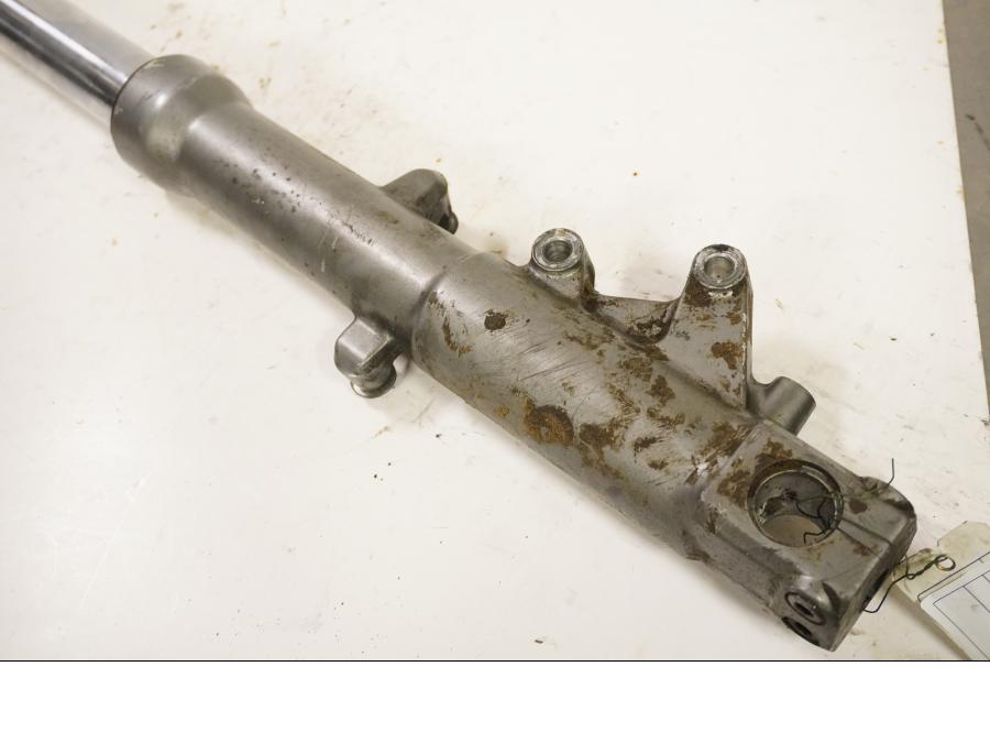 Baksidan på Gaffelben från en Kawasaki ZX-6R -1996 motorcykel.