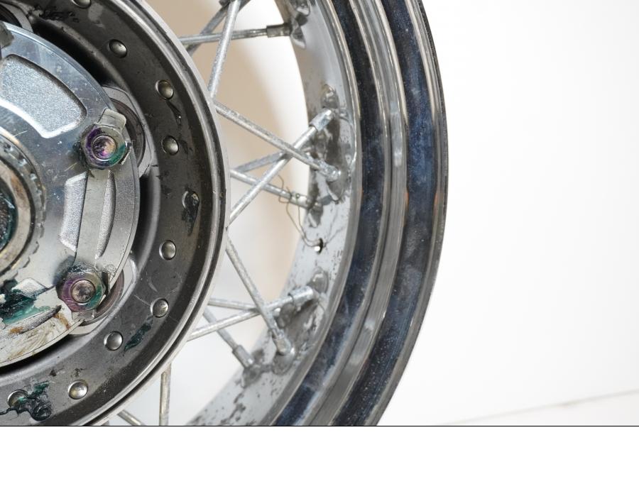 Extrabild4 på Fälg från en Yamaha XVS 1100 -2001 motorcykel.