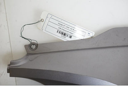 Baksidan på Sidopanel från en Honda ST 1300 -2002 motorcykel.