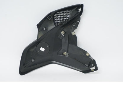 Vänster sida på Sidkåpa från en BMW R 1250 GS -2022 motorcykel.