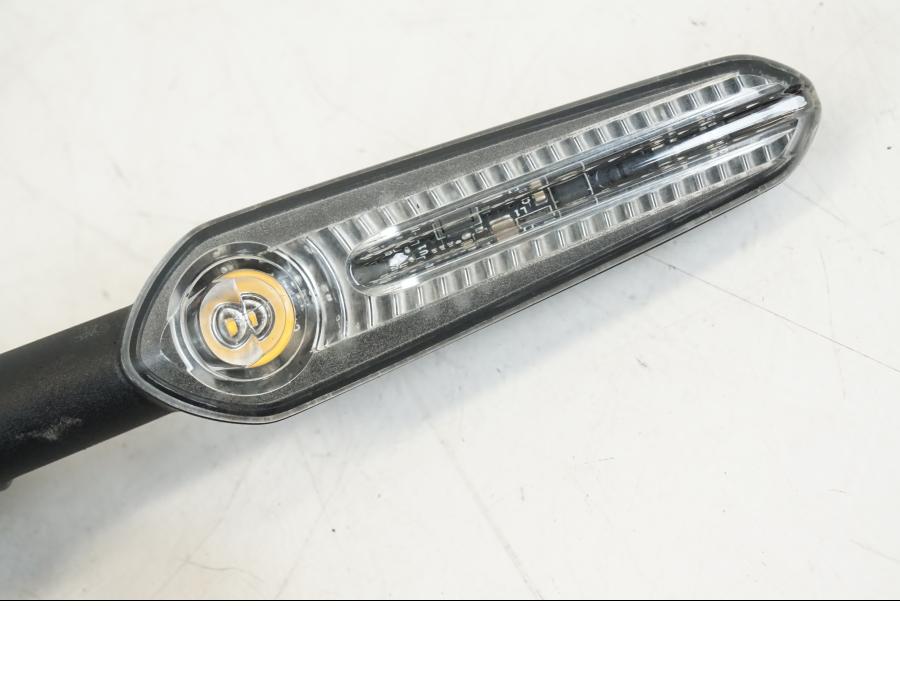 Baksidan på Blinkers LED från en Yamaha MT-09 -2021 motorcykel.