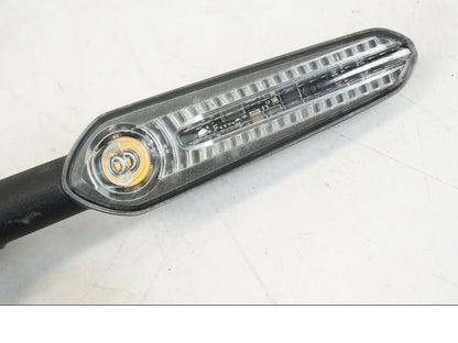 Baksidan på Blinkers LED från en Yamaha MT-09 -2021 motorcykel.