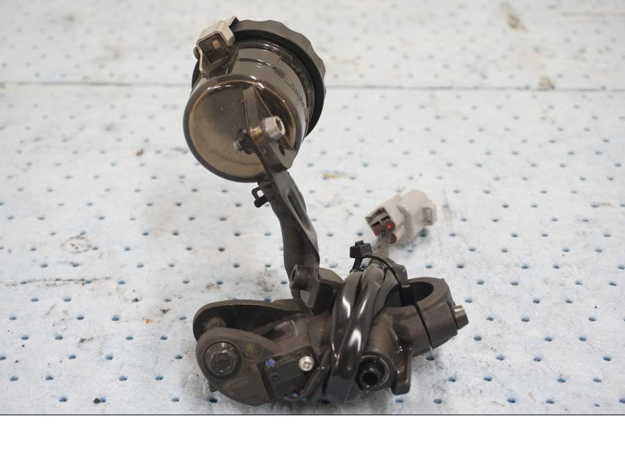 Baksidan på Bromshuvudcylinder från en Kawasaki Ninja H2 -2019 motorcykel.