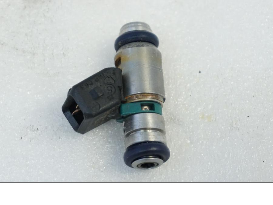 Baksidan på Spridare från en Aprilia RSV 1000 -2010 motorcykel.