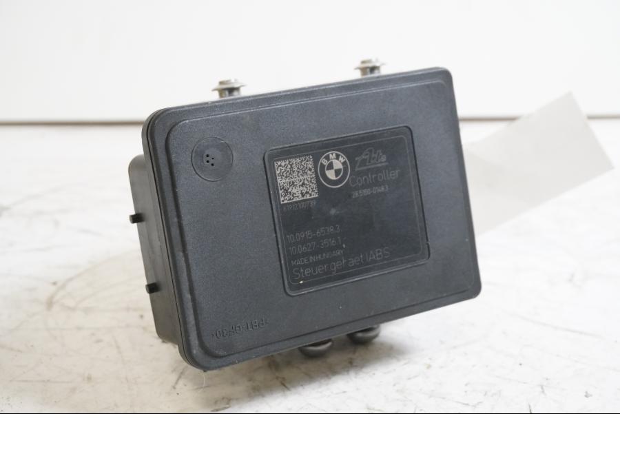 Höger sida på ABS Modulator från en BMW R 1250 GS -2019 motorcykel.