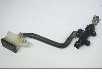 Vänster sida på Bromshuvudcylinder från en Honda CB 500 X -2015 motorcykel.