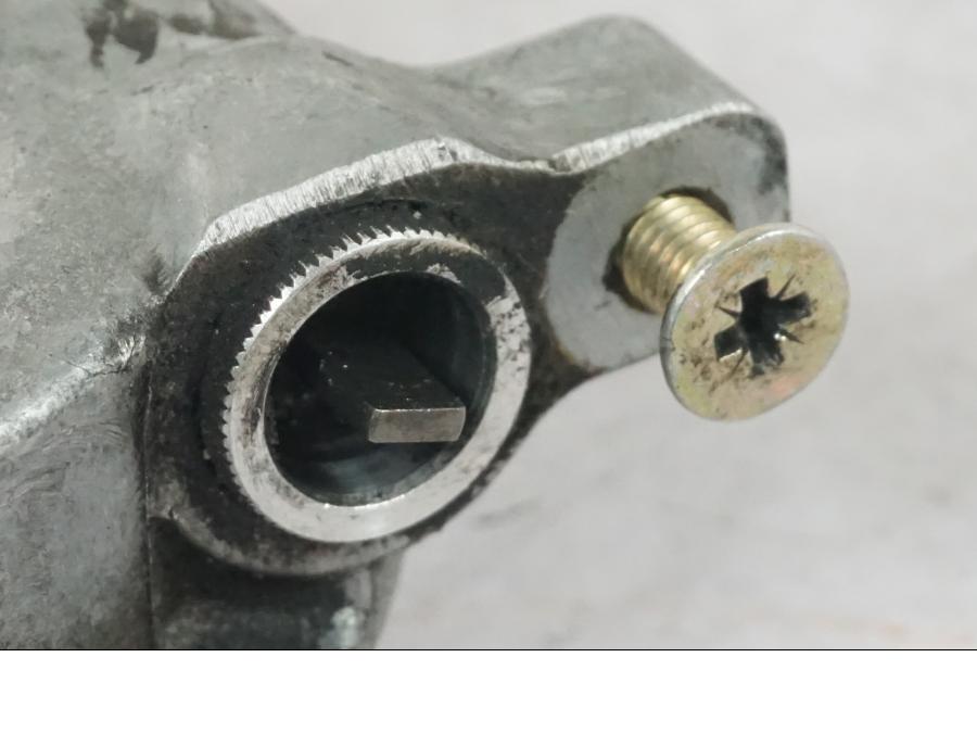 Baksidan på Hastighetsdrivning från en Triumph Daytona 955I -2000 motorcykel.