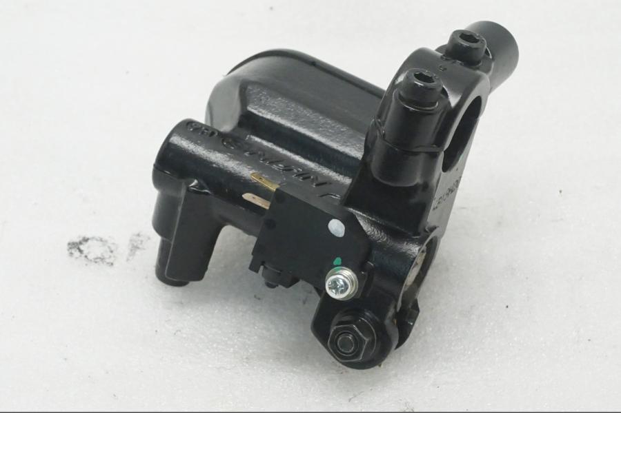 Baksidan på Bromshuvudcylinder från en Kawasaki Z 400 -2020 motorcykel.