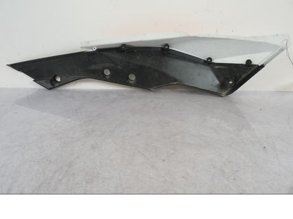 Vänster sida på Bakvinge från en KTM 1290 Super Adventure R -2018 motorcykel.