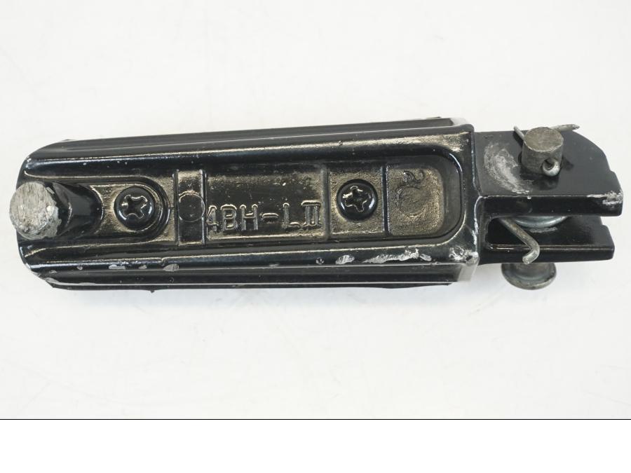 Höger sida på Fotpinne från en Yamaha XV 1700 -2004 motorcykel.