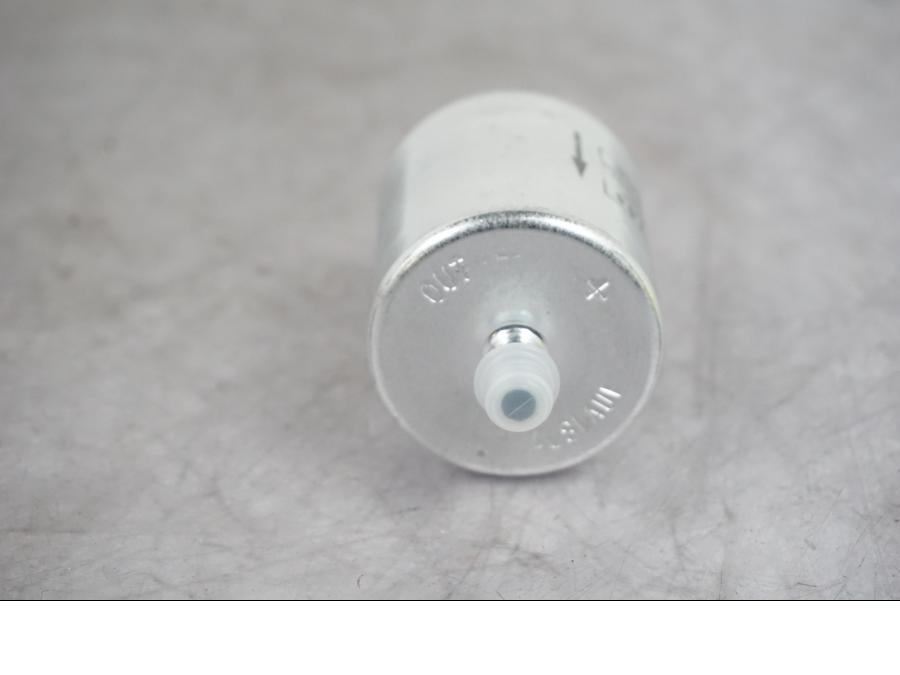 Vänster sida på Bensinfilter från en BMW R 1150 GS/A -2002 motorcykel.