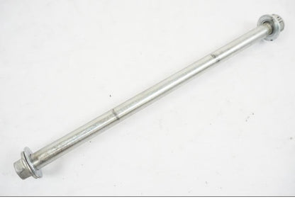 Framsidan på Axel från en KTM 390 Adventure -2021 motorcykel.