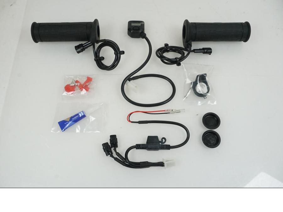 Framsidan på Värmehandtag från en Universal Universal -2024 moped.