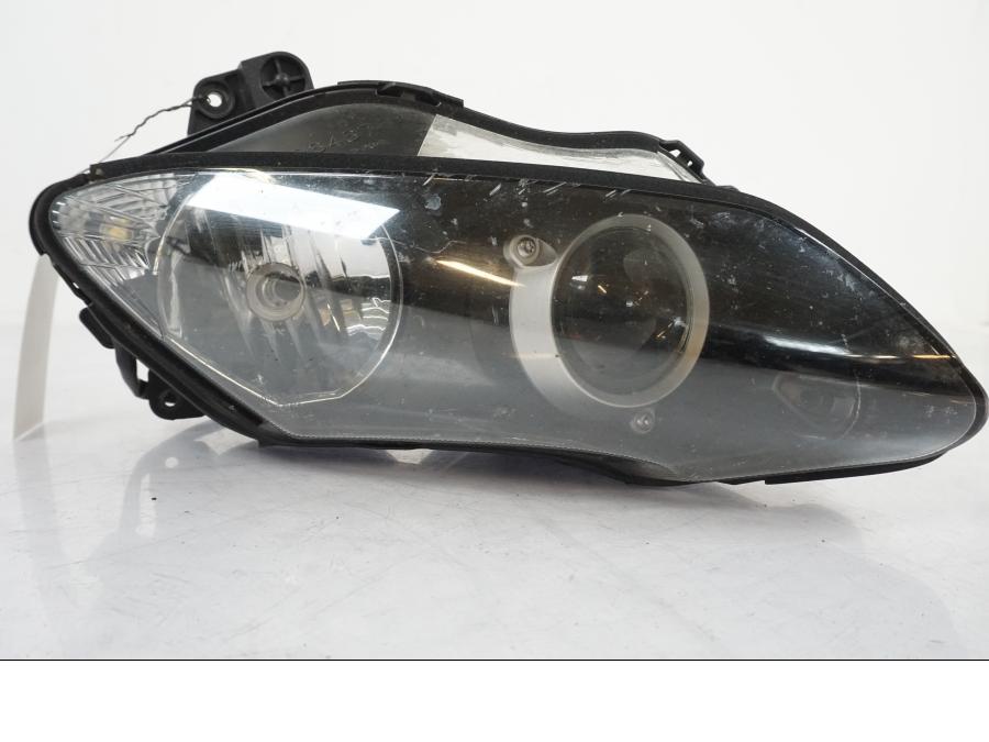 Baksidan på Strålkastare från en Yamaha YZF 1000 R1 -2007 motorcykel.