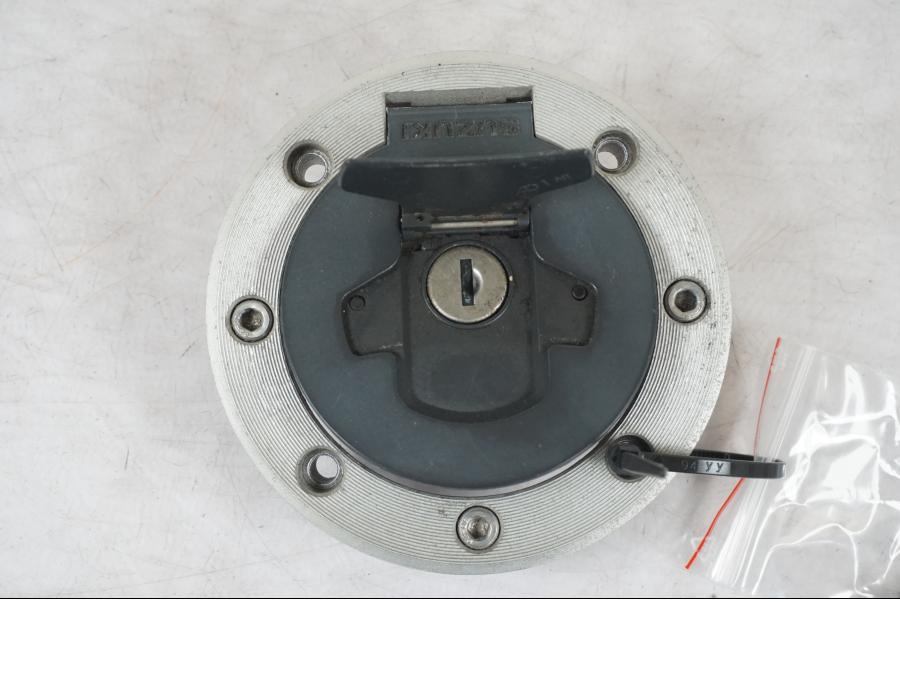 Höger sida på Låssats från en Suzuki SV 650 -1999 motorcykel.