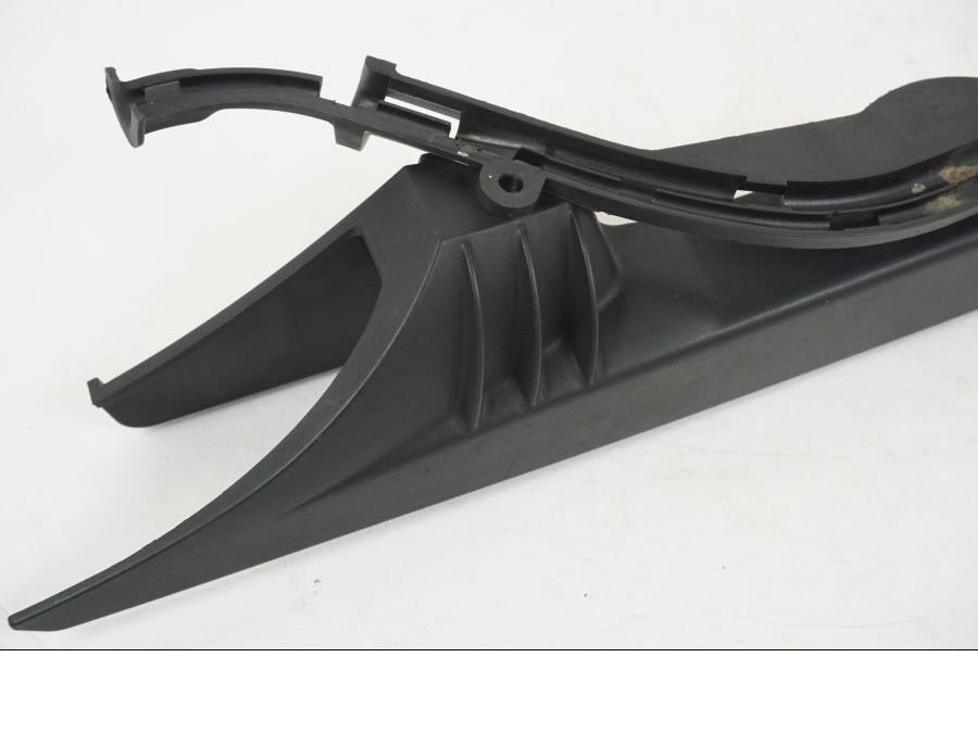 Baksidan på Remskydd från en BMW F 650 CS -2002 motorcykel.