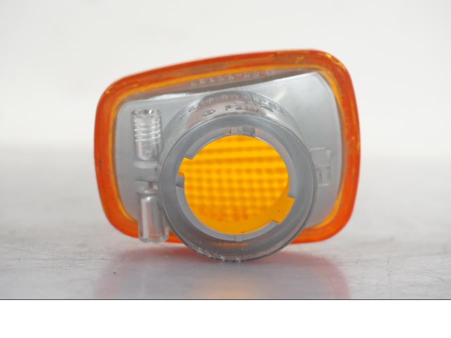 Vänster sida på Blinkersglas från en Suzuki SV 650 -1999 motorcykel.