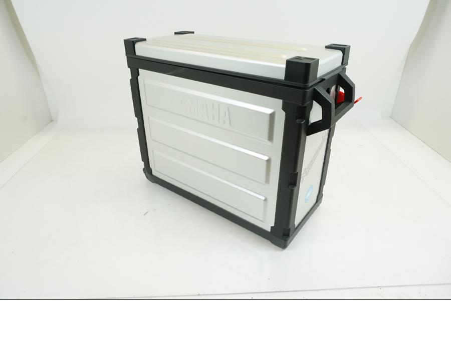 Framsidan på Sidoväska från en Yamaha XT660Z Tenere -2015 motorcykel.