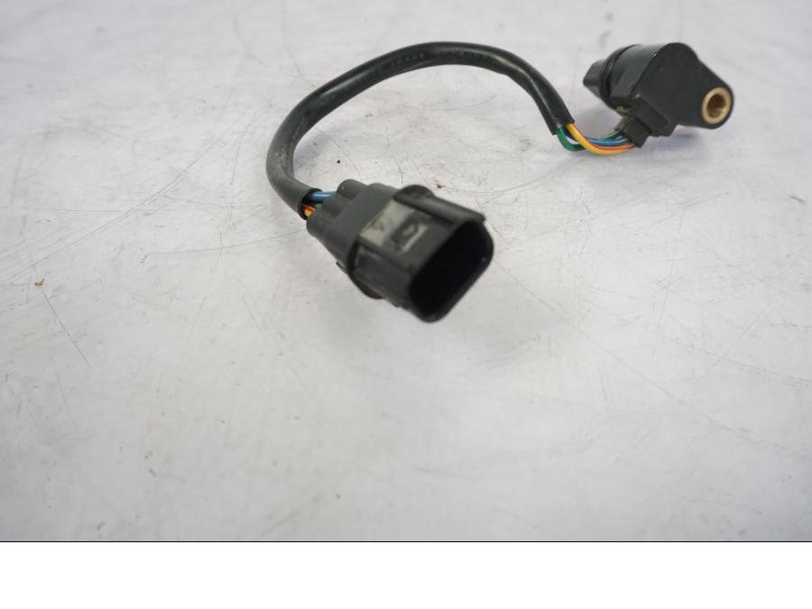 Baksidan på Kamaxelsensor från en Honda VFR 1200 -2010 motorcykel.