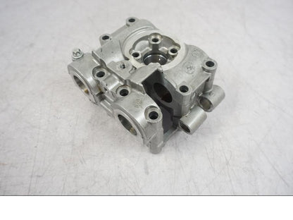 Baksidan på Kamaxelöverfall från en BMW R 1200 GS -2010 motorcykel.