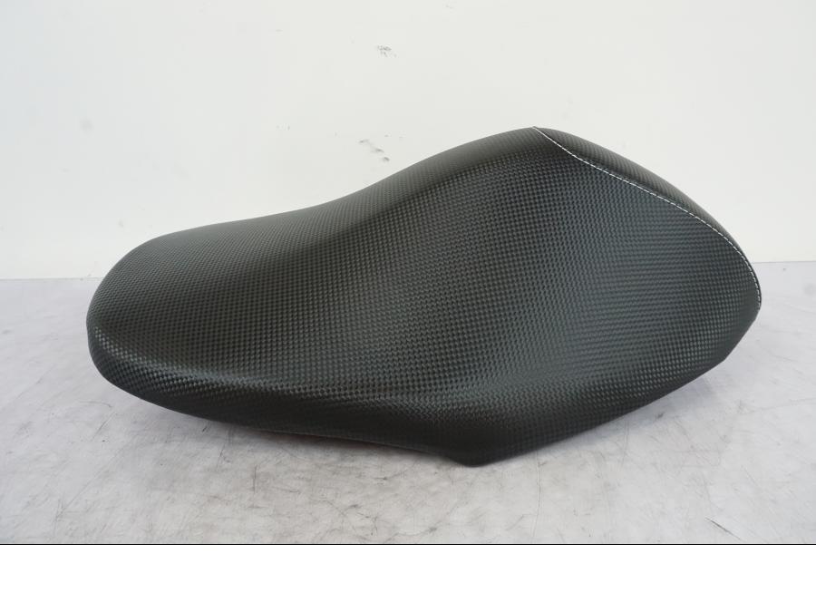 Baksidan på Sadel från en Yamaha Aerox -2006 motorcykel.