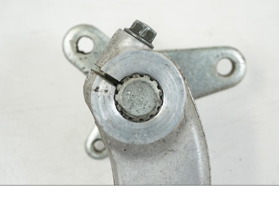 Vänster sida på Bromspedal från en Suzuki GSX 600 F -1998 motorcykel.