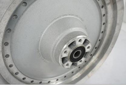 Extrabild2 på Fälg från en H-D Softail Standard FXST -2001 motorcykel.